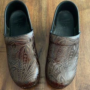 Dansko shoes. Size 39. Brown paisley design